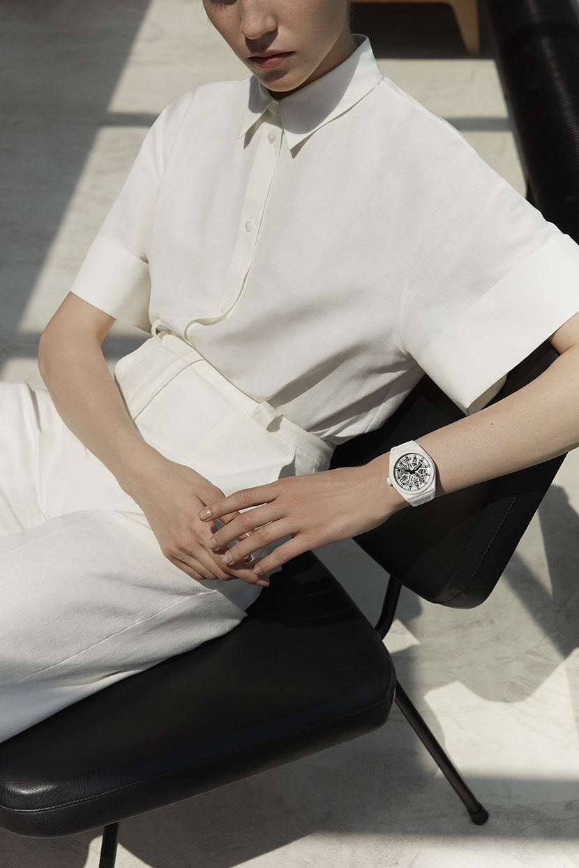 Picture of the DEFY Classic white ceramic