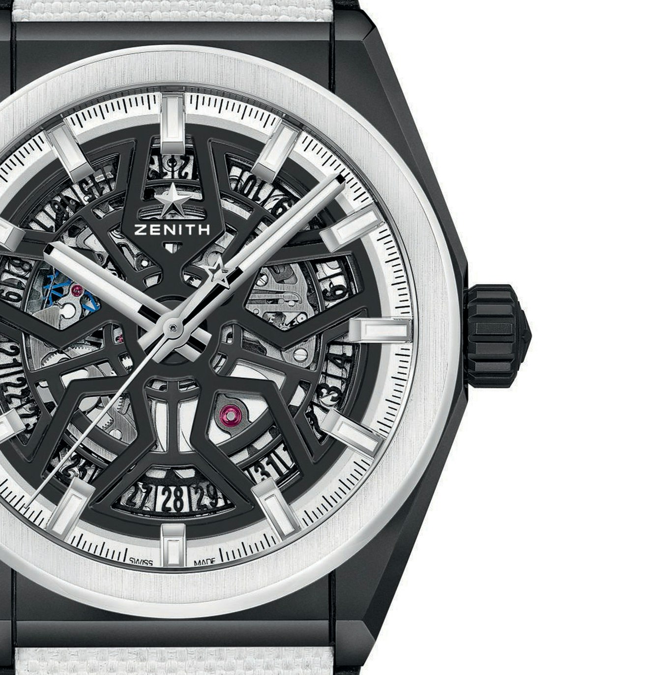 Die DEFY CLassic verfügt über ein mattes, mikrogestrahltes, schwarzes 41-mm-Gehäuse aus Keramik