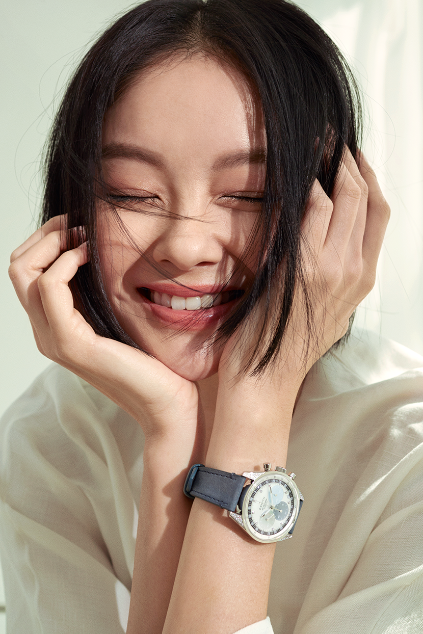 Picture of Sheila Sim wearing the CHRONOMASTER Original mother-of-pearl dial
